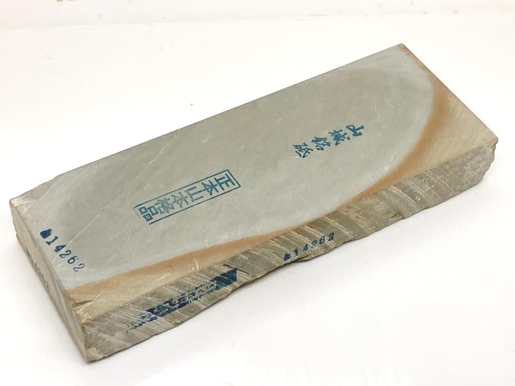 Натуральний точильний камінь Shomotoyama Yamashiro Meiten Narutaki Gold Byobu Asayo Hard Ukyo-ku Ondoyama-cho 24-cut №62 /1526 г
Натуральний точильний камінь Shomotoyama Yamashiro Meiten Narutaki Gold Byobu Asayo Hard Ukyo-ku Ondoyama-cho 24-cut №62 /1526 г