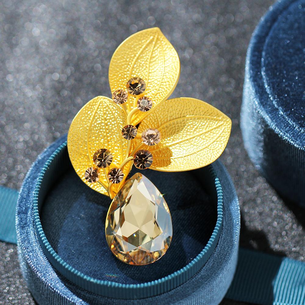 Elegant Lady Exquisite Rhinestone Flower Jewelry Brooches Fashion High-end Fashion Women Girls Shining Boutique Pins Badges
Elegant Lady Exquisite Rhinestone Flower Jewelry Brooches Fashion High-end Fashion Women Girls Shining Boutique Pins Badges