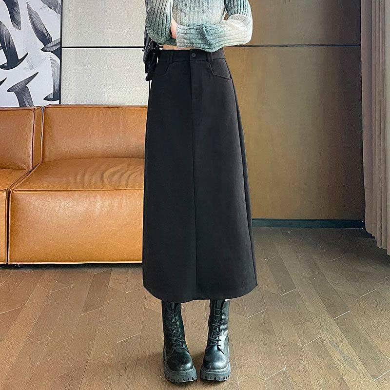 Women s Black Wool Blend A-Line Skirt: High Waist, Velvet-Lined, Mid-Length, Slimming, for Autumn/Winter 2025 S чорний
Women s Black Wool Blend A-Line Skirt: High Waist, Velvet-Lined, Mid-Length, Slimming, for Autumn/Winter 2025 S чорний
