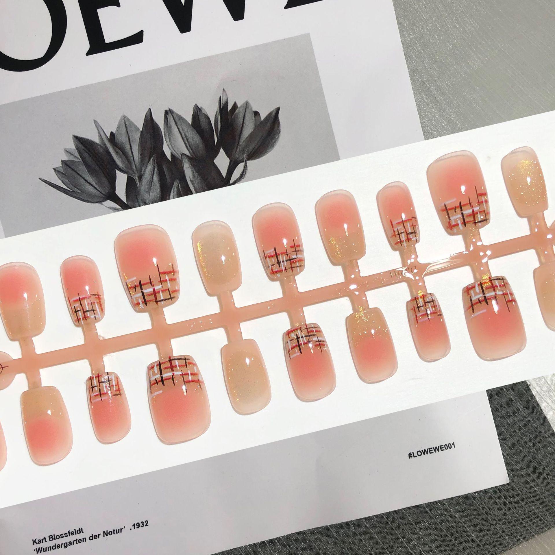 Xiaohongshu Autumn/Winter Press-On Nails: Blush Short Almond French Gold Glitter Cat Eye
Xiaohongshu Autumn/Winter Press-On Nails: Blush Short Almond French Gold Glitter Cat Eye