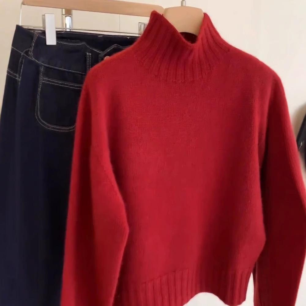 Exquisite New Year Red Pure Wool Semi-High Neck Sweater for Women - Perfect for Autumn and Winter. L
Exquisite New Year Red Pure Wool Semi-High Neck Sweater for Women - Perfect for Autumn and Winter. L
