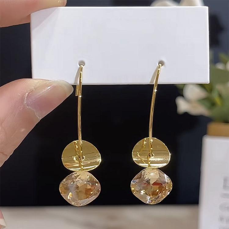 Ретро серьги-пусеты с геометрическими квадратами, инкрустированные бриллиантами и пайетками, роскошные, высококлассные, длинные, с модным простым темпераментом, женские
Ретро серьги-пусеты с геометрическими квадратами, инкрустированные бриллиантами и пайетками, роскошные, высококлассные, длинные, с модным простым темпераментом, женские