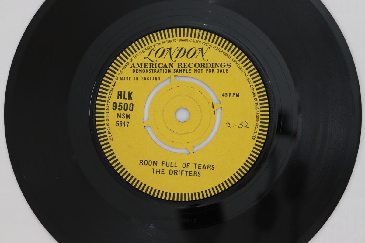 7inch Record DRIFTERS - Room Full Of Tears HLK9500 London Records 1962 UK Soul/Funk Used
7inch Record DRIFTERS - Room Full Of Tears HLK9500 London Records 1962 UK Soul/Funk Used