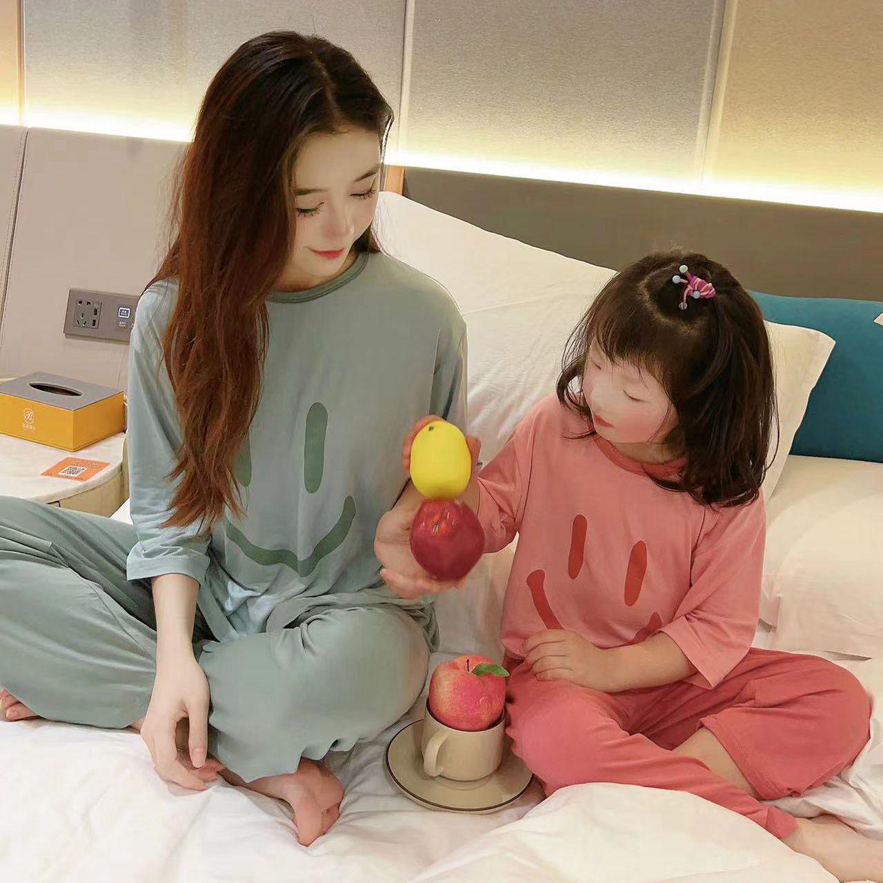 Summer Parent-Child Modal Pajama Set: Kids Loose Fit, Seven-Sleeve Homewear for Boys & Girls 100 cm
Summer Parent-Child Modal Pajama Set: Kids Loose Fit, Seven-Sleeve Homewear for Boys & Girls 100 cm