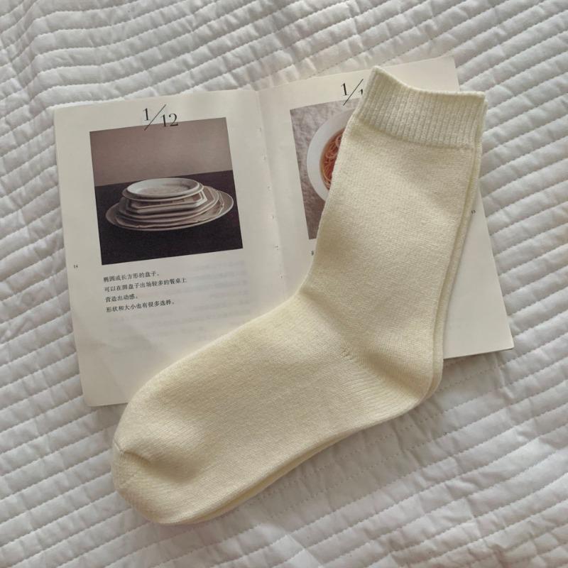 Женские осенне-зимние носки с плюшевой подкладкой и толстым теплым ворсом из шерсти в рубчик 1 pair молочный белый
Женские осенне-зимние носки с плюшевой подкладкой и толстым теплым ворсом из шерсти в рубчик 1 pair молочный белый