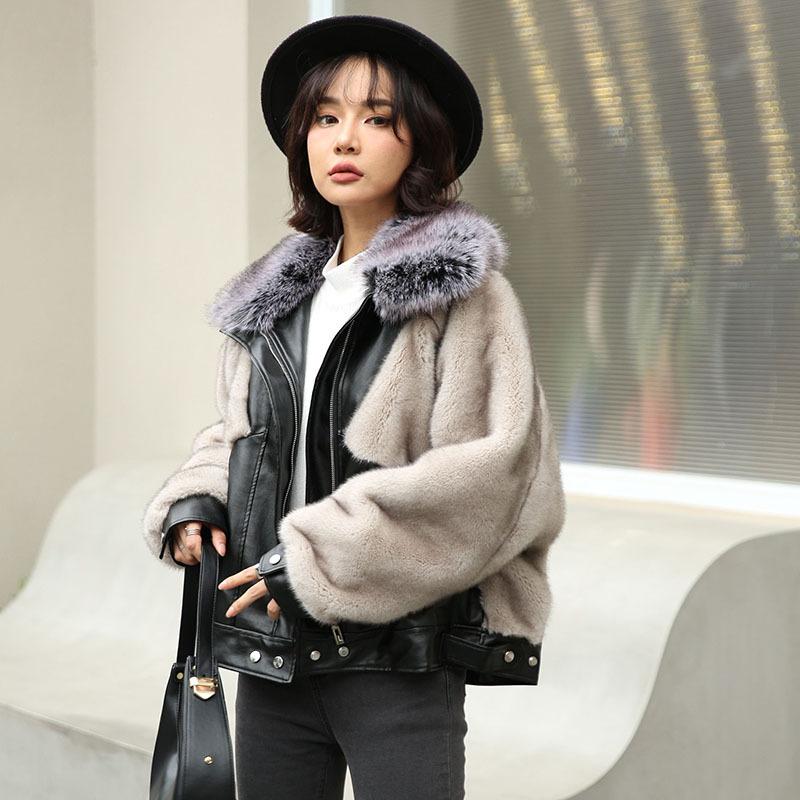 Splicing Korean version of long-sleeved imitation mink fur jacket women s slim temperament commuter zipper thermal coat One size срібло сірий колір
Splicing Korean version of long-sleeved imitation mink fur jacket women s slim temperament commuter zipper thermal coat One size срібло сірий колір