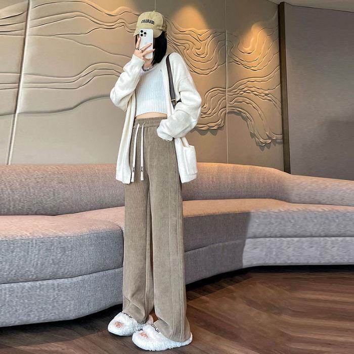 Женские брюки прямого кроя из бархата с высокой талией, осень/зима 2024 года — повседневные, свободные и спортивные. L (50-57.5 kg)
Женские брюки прямого кроя из бархата с высокой талией, осень/зима 2024 года — повседневные, свободные и спортивные. L (50-57.5 kg)