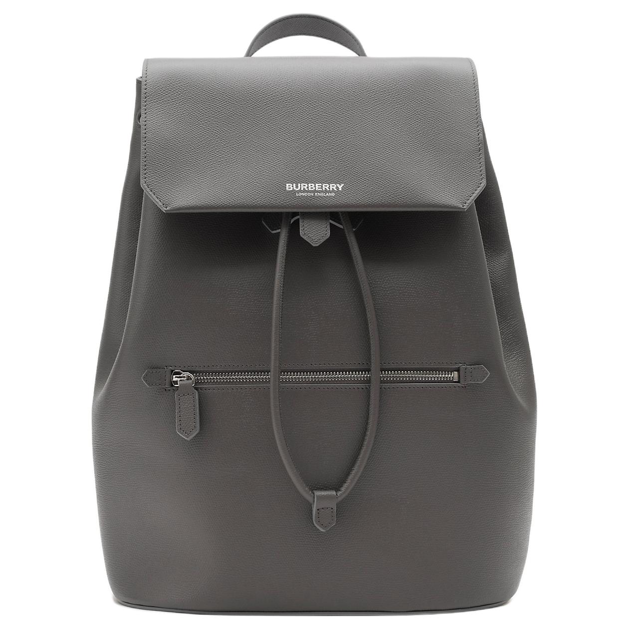 Burberry Logo Embossed Breathable Mesh Back Panel Leather Backpack Men backpack Gray 81146821 Shopping Bag Set(Basic Set+Shopping Bag)
Burberry Logo Embossed Breathable Mesh Back Panel Leather Backpack Men backpack Gray 81146821 Shopping Bag Set(Basic Set+Shopping Bag)