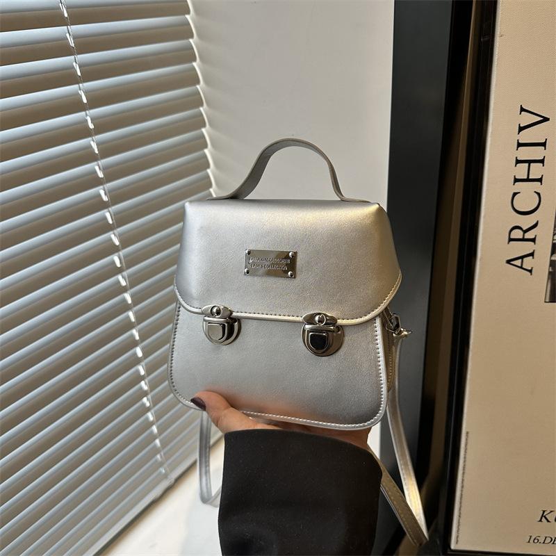 Весенне-летняя новая универсальная трендовая модная высококачественная наплечная сумка-мессенджер женская портативная вертикальная сумка для мобильного телефона серебряный
Весенне-летняя новая универсальная трендовая модная высококачественная наплечная сумка-мессенджер женская портативная вертикальная сумка для мобильного телефона серебряный