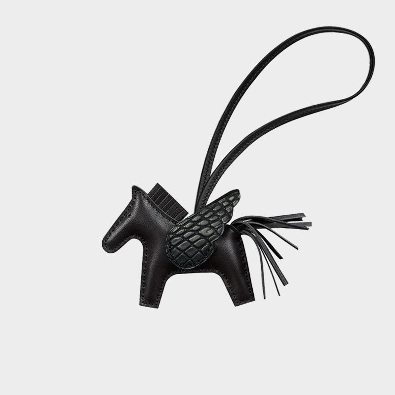 Брелок-подвеска H s Pegasus Pony из крокодиловой кожи, сшитый вручную в стиле родео
Брелок-подвеска H s Pegasus Pony из крокодиловой кожи, сшитый вручную в стиле родео
