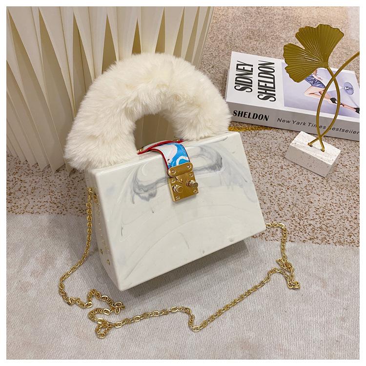 Faux Fur Top Handle Acrylic Party Box Clutch Fashion Purses and Handbags for Women Designer Evening Bag Chain Shoulder Bag бежевый
Faux Fur Top Handle Acrylic Party Box Clutch Fashion Purses and Handbags for Women Designer Evening Bag Chain Shoulder Bag бежевый