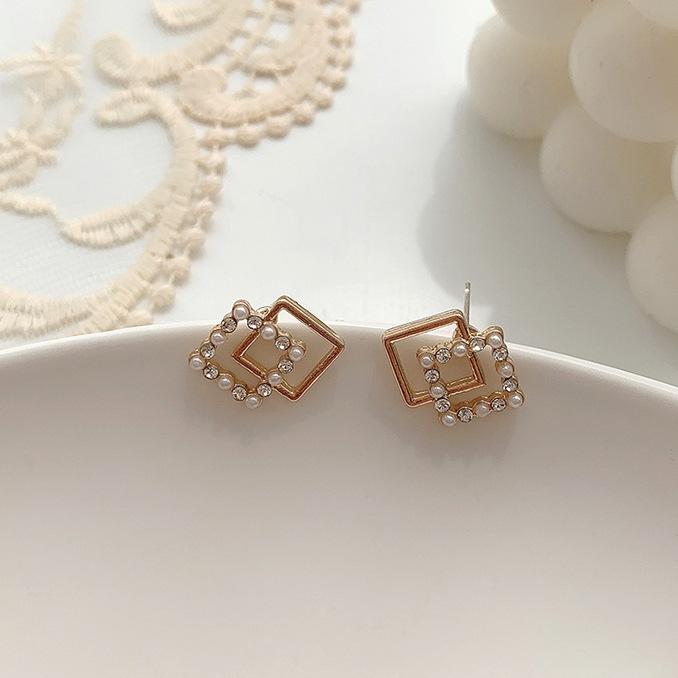 S925 geometric square Jane spring versatile stud earrings women s small simple exquisite mini fashion cold wind earrings
S925 geometric square Jane spring versatile stud earrings women s small simple exquisite mini fashion cold wind earrings