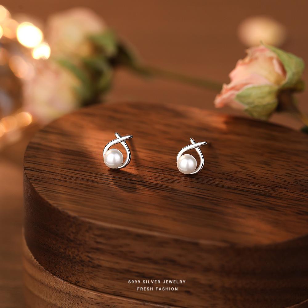 Line Crossing Water Droplets Mimic Pearls 999 Sterling Silver Earrings for Women Classic Luxury temperament Jewelry серебряный
Line Crossing Water Droplets Mimic Pearls 999 Sterling Silver Earrings for Women Classic Luxury temperament Jewelry серебряный