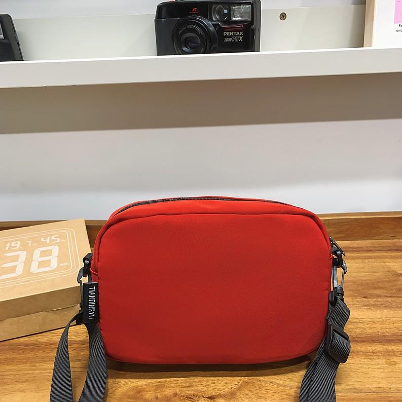 Wind small bag, new small square bag, unisex messenger bag, fashionable and lightweight nylon cloth shoulder bag. червоний
Wind small bag, new small square bag, unisex messenger bag, fashionable and lightweight nylon cloth shoulder bag. червоний