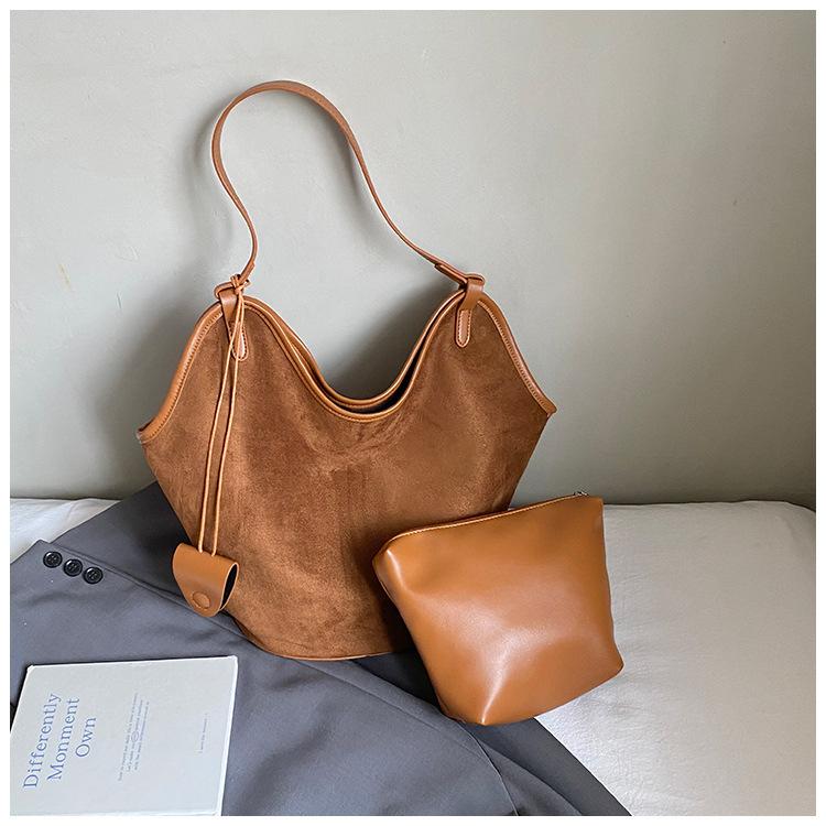Модная сумка-тоут в стиле ленивого ветра, новинка 2025 года, ретро женская сумка через плечо премиального качества, большой вместимости, сумка «мать и дитя» коричневый
Модная сумка-тоут в стиле ленивого ветра, новинка 2025 года, ретро женская сумка через плечо премиального качества, большой вместимости, сумка «мать и дитя» коричневый