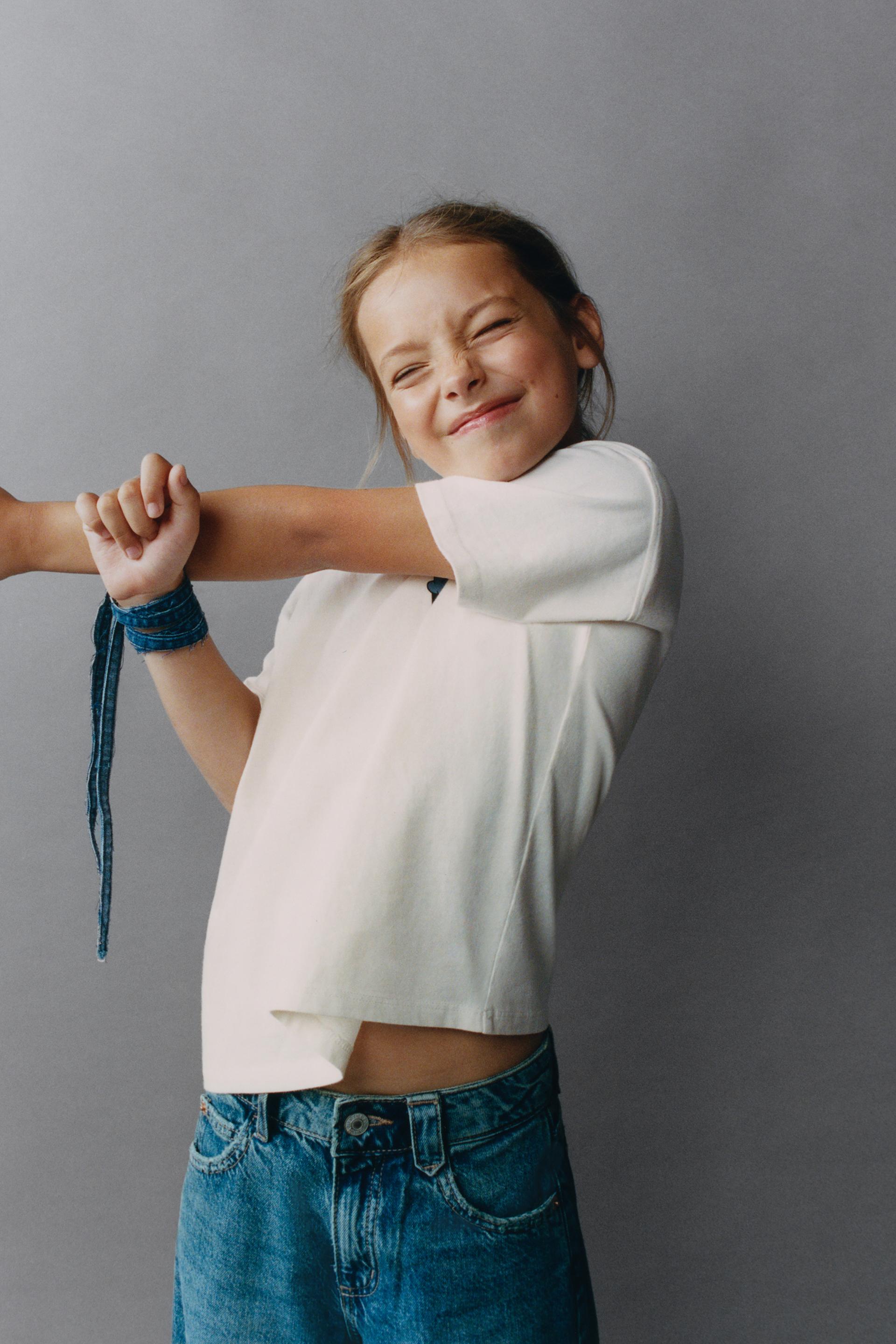 ФУТБОЛКА «ЛИЛО И СТИЧ СЕРФЕР © DISNEY» 
ФУТБОЛКА «ЛИЛО И СТИЧ СЕРФЕР © DISNEY»