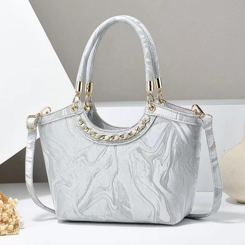 Chic Stylish Macaron Chain Tote Bag For Everyday Use With Spacious Design In Black Khaki Purple Gray And Silver
Chic Stylish Macaron Chain Tote Bag For Everyday Use With Spacious Design In Black Khaki Purple Gray And Silver