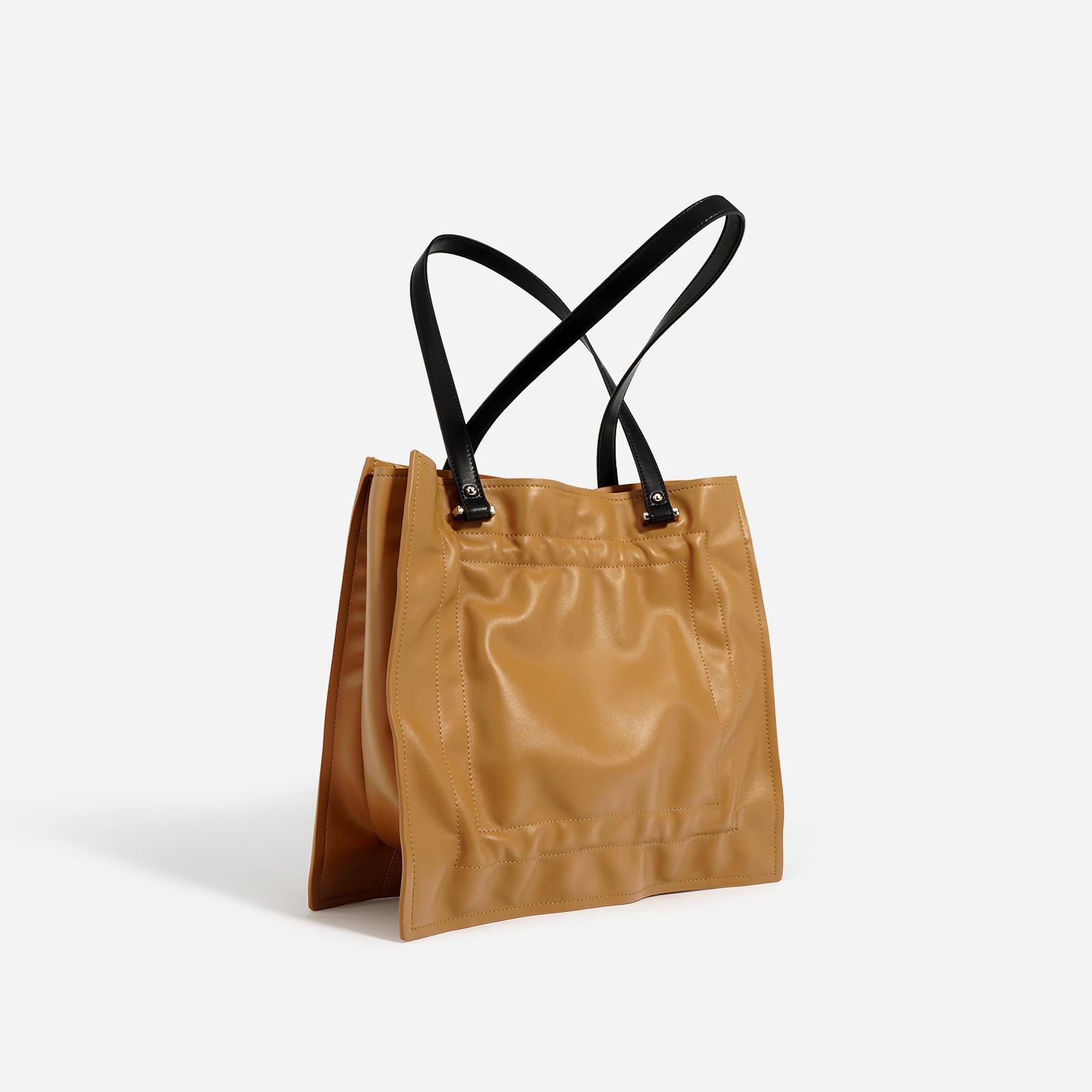 Niche design lazy wind large capacity tote bag single shoulder simple leisure first layer cowhide commuter big bag women
Niche design lazy wind large capacity tote bag single shoulder simple leisure first layer cowhide commuter big bag women