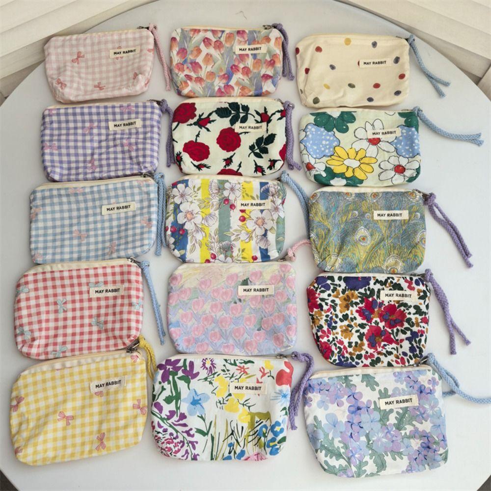 Маленька квадратна косметичка Квітка Навушники Сумочка для помади Нові косметички Жінки 8
Маленька квадратна косметичка Квітка Навушники Сумочка для помади Нові косметички Жінки 8