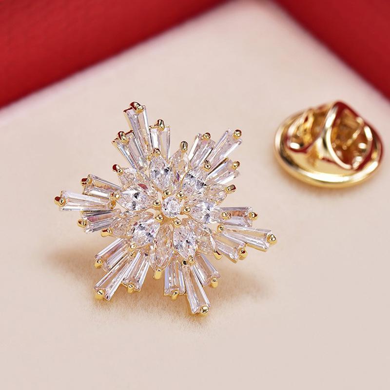 SKEDS Fashion Women Girls Exquisite Shining Boutique Crystal Snowflakes Brooches Badges Elegant Party Wedding Lady Pins Jewelry золотой
SKEDS Fashion Women Girls Exquisite Shining Boutique Crystal Snowflakes Brooches Badges Elegant Party Wedding Lady Pins Jewelry золотой