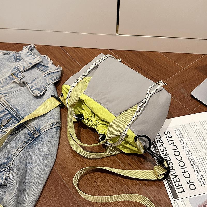 Niche mini lightweight simple small cloth bag casual versatile mobile phone bag commuting light shoulder messenger bag серый
Niche mini lightweight simple small cloth bag casual versatile mobile phone bag commuting light shoulder messenger bag серый