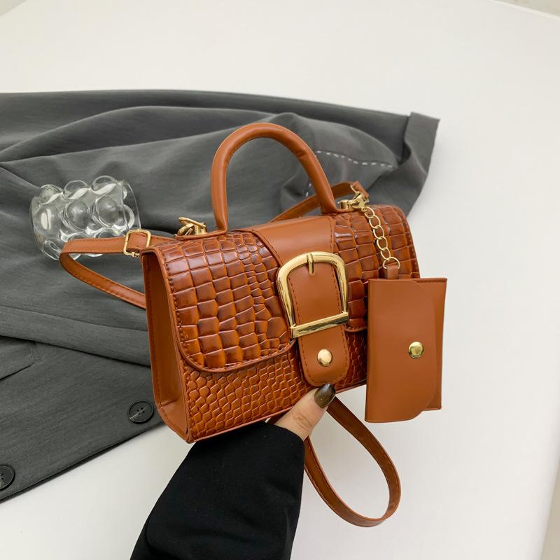 Personality temperament simple portable small square bag new retro trend shoulder messenger bag коричневий
Personality temperament simple portable small square bag new retro trend shoulder messenger bag коричневий
