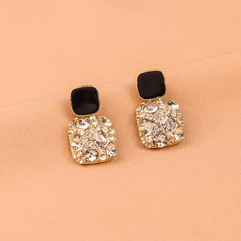 925 Silver Diamond Rhinestone Stud Earrings: Women s Trendy, Versatile Jewelry
925 Silver Diamond Rhinestone Stud Earrings: Women s Trendy, Versatile Jewelry