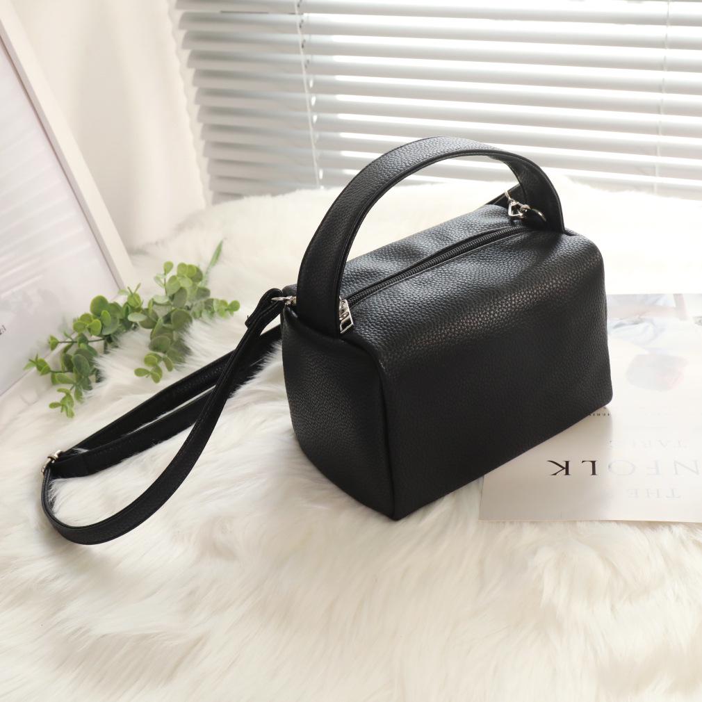 Trendy Women s One-Shoulder Orange Crossbody Bag - Handheld Square Lunch Box Style in White чорний
Trendy Women s One-Shoulder Orange Crossbody Bag - Handheld Square Lunch Box Style in White чорний