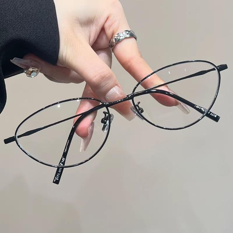 Retro Cat-eye Glasses Ultra-light Pure Titanium Frame Eyeglasses Y2K Women`s Eyepieces Reading Anti Blue Light Eyeglasses чорний
Retro Cat-eye Glasses Ultra-light Pure Titanium Frame Eyeglasses Y2K Women`s Eyepieces Reading Anti Blue Light Eyeglasses чорний