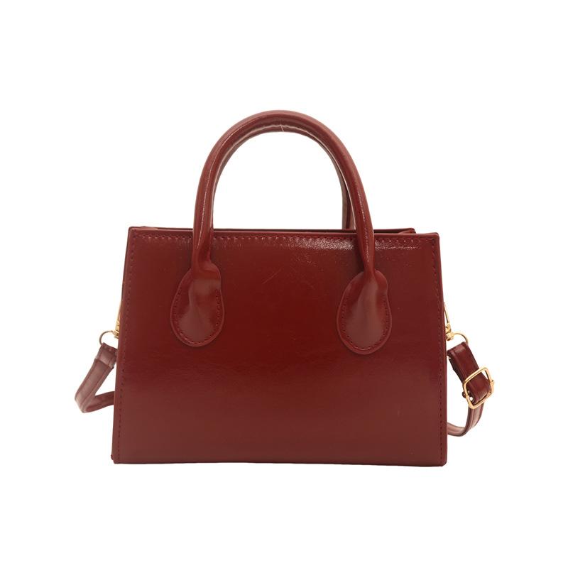 Premium handbag bag women s new light luxury commuter bag solid color versatile bag simple classic messenger bag червоний
Premium handbag bag women s new light luxury commuter bag solid color versatile bag simple classic messenger bag червоний