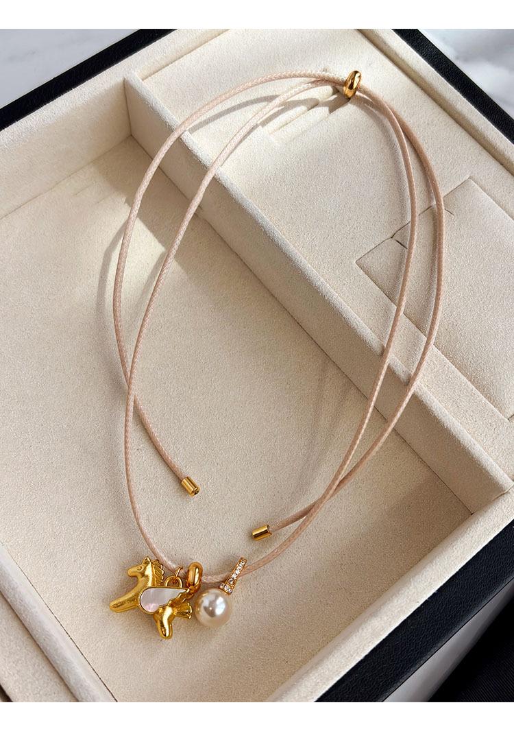 New Chic White Shell Enamel Cz Zircon Cartoon Horse With Wings Faux Pearl Pendant Necklaces For Women Adjustable Chokers
New Chic White Shell Enamel Cz Zircon Cartoon Horse With Wings Faux Pearl Pendant Necklaces For Women Adjustable Chokers