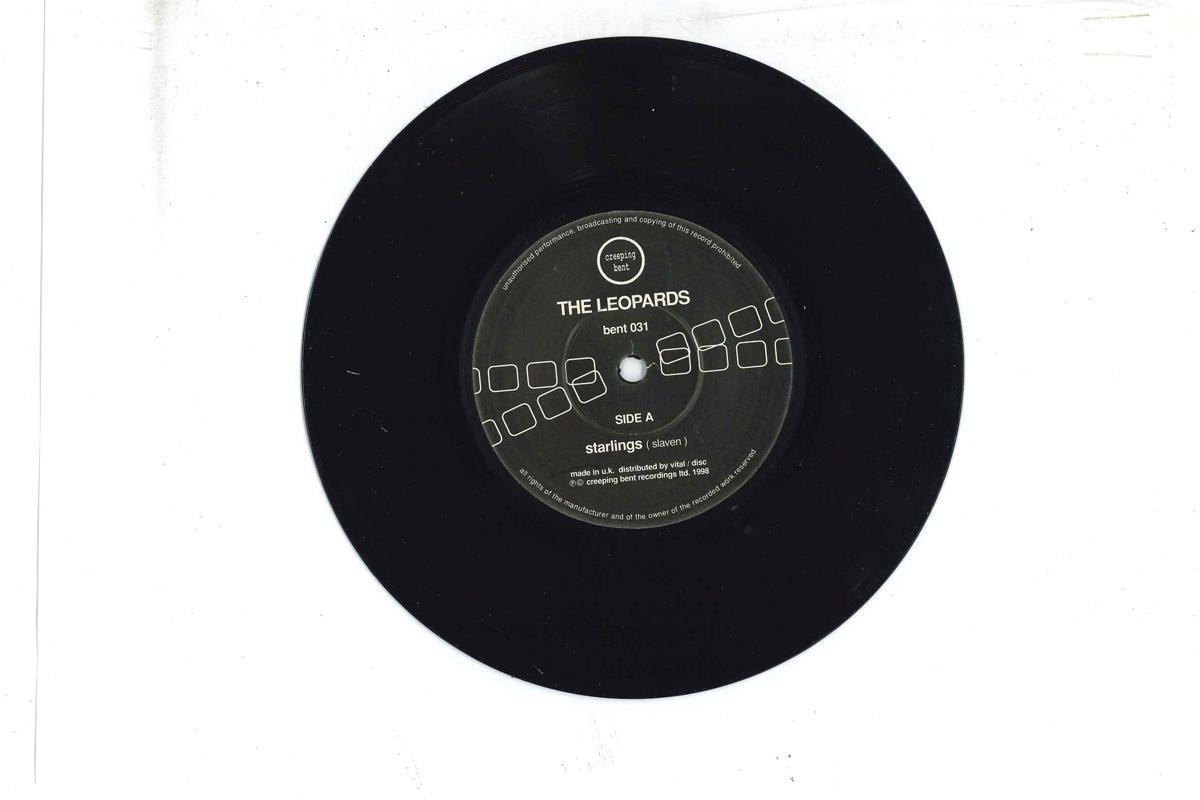 7inch Record LEOPARDS - Starlings / V. Machine: Back To Cru BENT031 CREEPING BENT 1998 UK Rock Used
7inch Record LEOPARDS - Starlings / V. Machine: Back To Cru BENT031 CREEPING BENT 1998 UK Rock Used