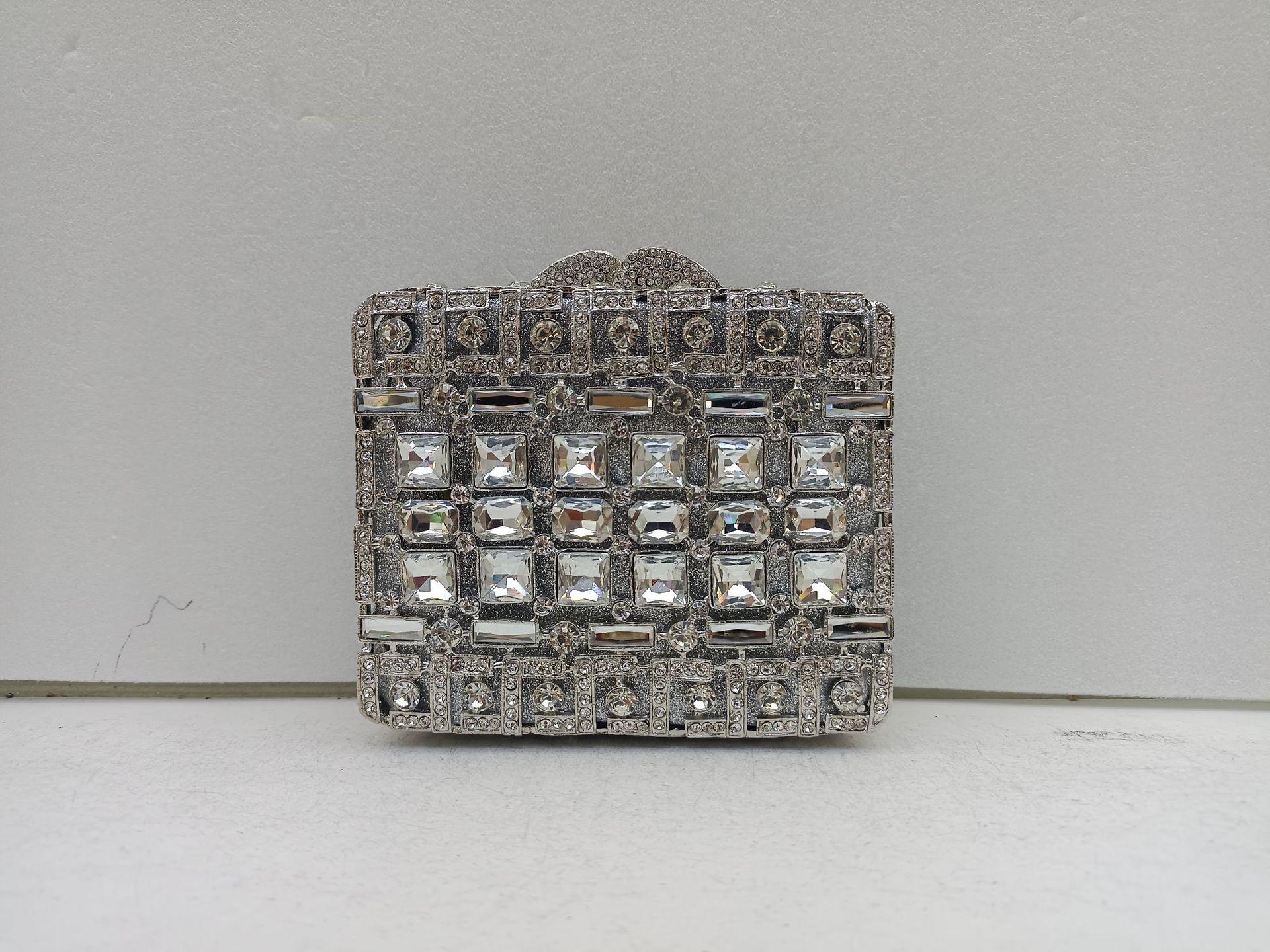 Diamond Spot Dinner Bag Empty Metal Hard Box Diamond Bag Banquet Dress
Diamond Spot Dinner Bag Empty Metal Hard Box Diamond Bag Banquet Dress