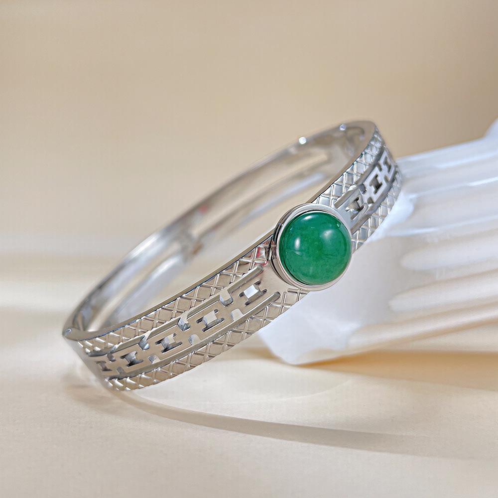 Elegant Titanium Steel Women s Hollow Bangle: European-American Fashion, Light Luxury, and Versatile Accessory
Elegant Titanium Steel Women s Hollow Bangle: European-American Fashion, Light Luxury, and Versatile Accessory