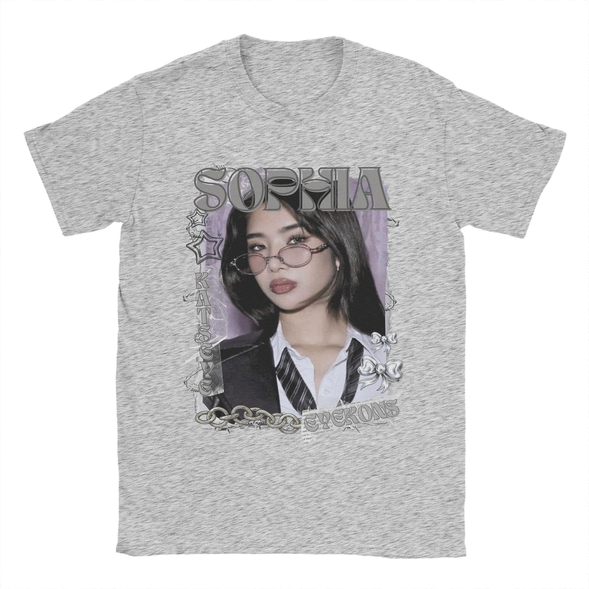 KATSEYE Sophia Kpop Y2K Group T Shirt Men Cotton Vintage T-Shirts O Neck Tee Shirt Short Sleeve Clothes Plus Size M
KATSEYE Sophia Kpop Y2K Group T Shirt Men Cotton Vintage T-Shirts O Neck Tee Shirt Short Sleeve Clothes Plus Size M