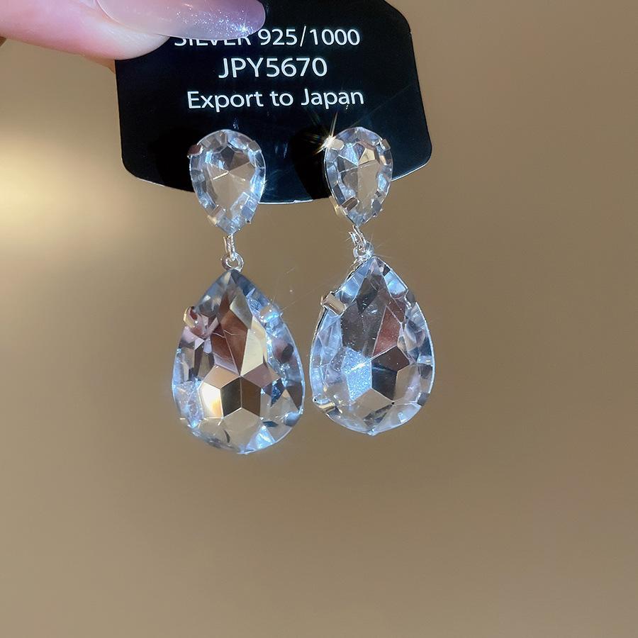 Silver Needle Diamond Drop Earrings Necklace Set European and American Exquisite Elegant Clavicle Chain Light Luxury High-end Jewelry
Silver Needle Diamond Drop Earrings Necklace Set European and American Exquisite Elegant Clavicle Chain Light Luxury High-end Jewelry