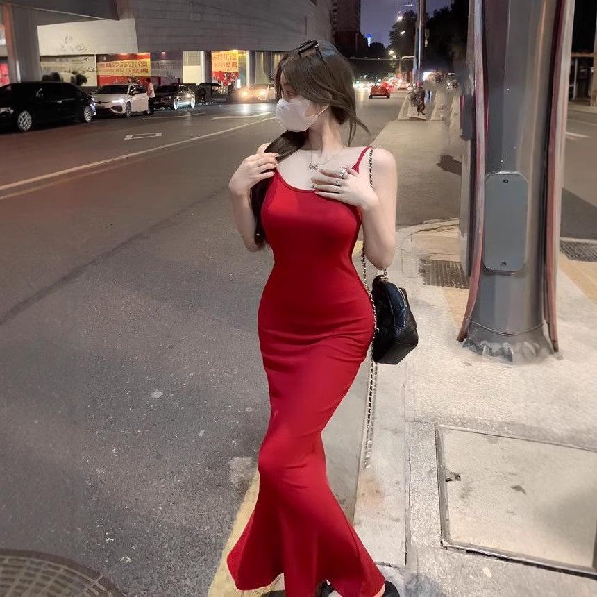 Женское красное платье с открытой спиной, юбкой «рыбий хвост» и вырезом в виде бабочки, облегающее талию, на тонких бретелях, средней длины S
Женское красное платье с открытой спиной, юбкой «рыбий хвост» и вырезом в виде бабочки, облегающее талию, на тонких бретелях, средней длины S