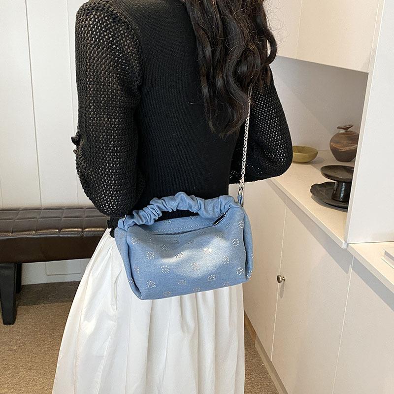 Cloud Bag, Denim Pleated Bag, Chain Hand-held Hot Stamping Dumpling Bag, New French Shoulder Bag 25*10*10
Cloud Bag, Denim Pleated Bag, Chain Hand-held Hot Stamping Dumpling Bag, New French Shoulder Bag 25*10*10
