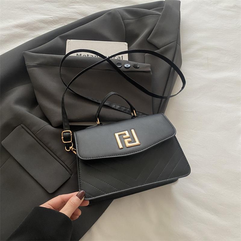 Women s bag simple texture butterfly messenger bag 2025 Korean version solid color shoulder bag niche versatile handbag small square bag
Women s bag simple texture butterfly messenger bag 2025 Korean version solid color shoulder bag niche versatile handbag small square bag