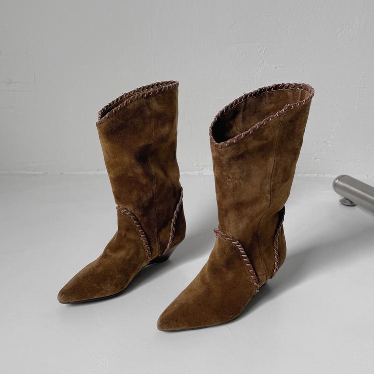 Женские полусапоги из коровьей кожи с откидным голенищем, на среднем каблуке, в западном стиле, новинка осени и зимы 2025 года, с острым носком, на специальном каблуке необычной формы, сапоги-рукава для женщин 39
Женские полусапоги из коровьей кожи с откидным голенищем, на среднем каблуке, в западном стиле, новинка осени и зимы 2025 года, с острым носком, на специальном каблуке необычной формы, сапоги-рукава для женщин 39