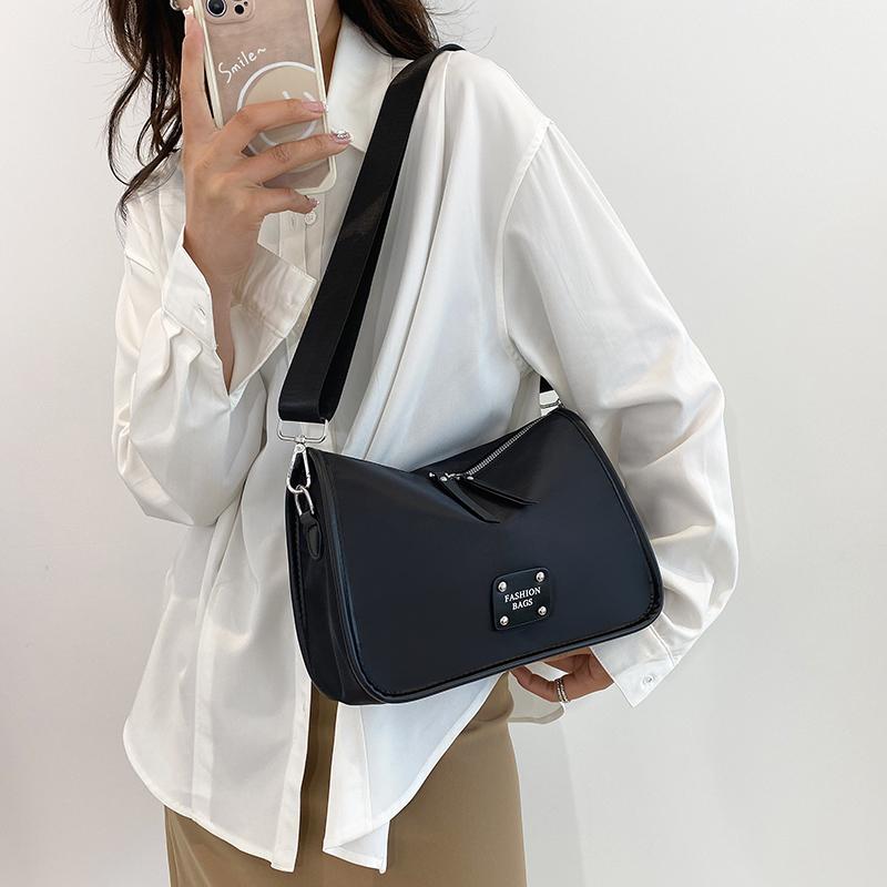 Женская сумка-мессенджер из водонепроницаемого нейлона, сумка-тоут через плечо, высокое качество, большая женская дорожная сумка через плечо
Женская сумка-мессенджер из водонепроницаемого нейлона, сумка-тоут через плечо, высокое качество, большая женская дорожная сумка через плечо