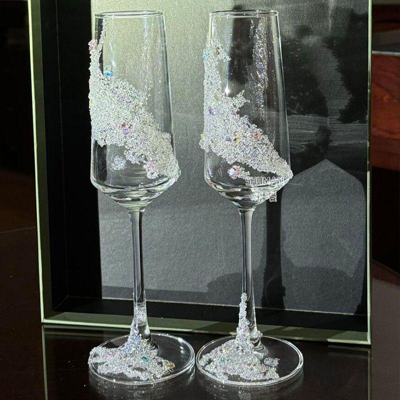 Набір елегантних келихів для заручин своїми руками: Ідеальний ручний подарунок для наречених та молодят, ідеально підходить для фотографій та святкувань.
Набір елегантних келихів для заручин своїми руками: Ідеальний ручний подарунок для наречених та молодят, ідеально підходить для фотографій та святкувань.