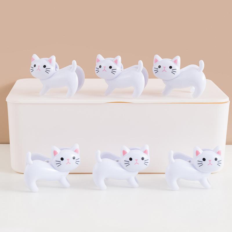 Windproof Cartoon Clip: Multifunctional Holder for Notes, Bills, Journals, and Snack Sealing.
Windproof Cartoon Clip: Multifunctional Holder for Notes, Bills, Journals, and Snack Sealing.