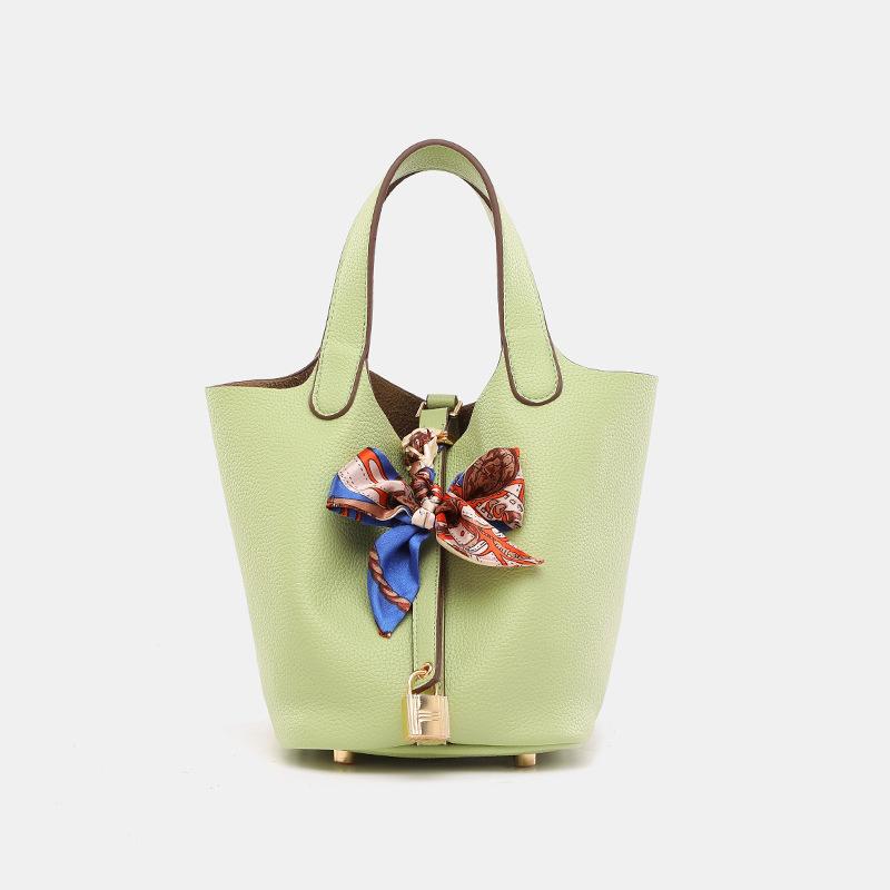 Premium Soft Leather Vegetable Basket, Bucket Bag, Female Messenger, Spring And Summer Large-Capacity Commuting, Shoulder Portable Women S Bag, Lock зелений
Premium Soft Leather Vegetable Basket, Bucket Bag, Female Messenger, Spring And Summer Large-Capacity Commuting, Shoulder Portable Women S Bag, Lock зелений