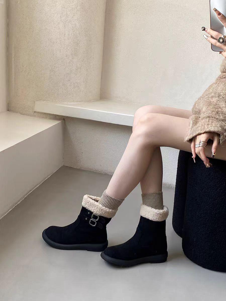Snow boots women s fleece thickened short boots women s 2025 autumn new versatile winter fur boots fur integrated snow cotton shoes 40 чорний
Snow boots women s fleece thickened short boots women s 2025 autumn new versatile winter fur boots fur integrated snow cotton shoes 40 чорний