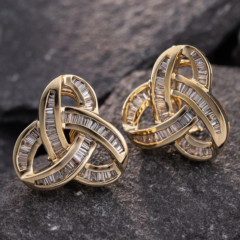 Huitan Elegant Knot Shaped Stud Earrings for Women Gold Color Luxury Paved Geometric Cubic Zirconia Temperament Lady Zircon New
Huitan Elegant Knot Shaped Stud Earrings for Women Gold Color Luxury Paved Geometric Cubic Zirconia Temperament Lady Zircon New