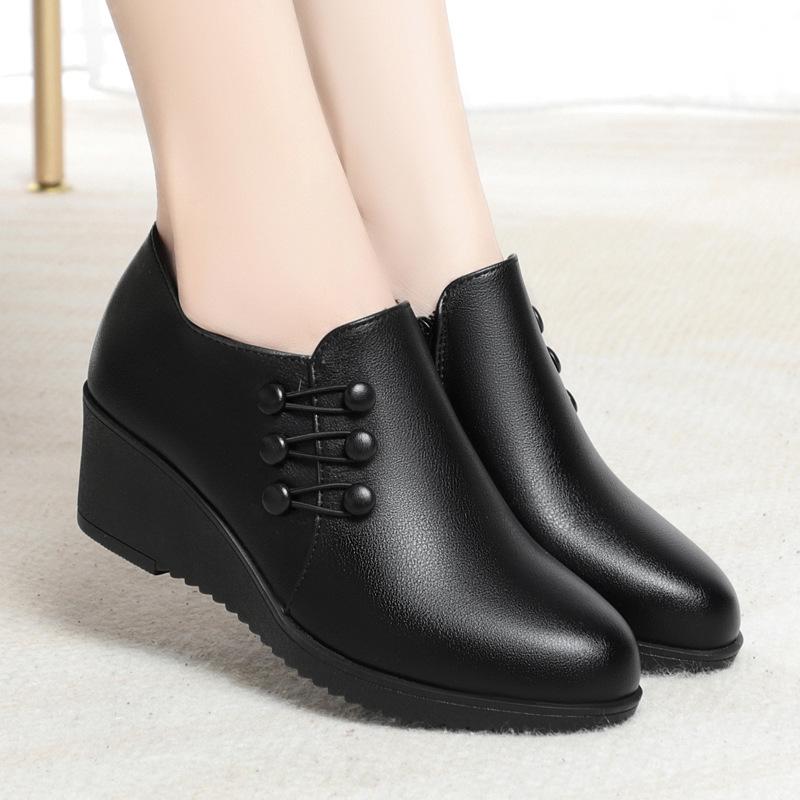 Deep mouth leather shoes soft sole casual middle heel single shoes long station soft leather shoes women s shoes black professional mother shoes high 42
Deep mouth leather shoes soft sole casual middle heel single shoes long station soft leather shoes women s shoes black professional mother shoes high 42