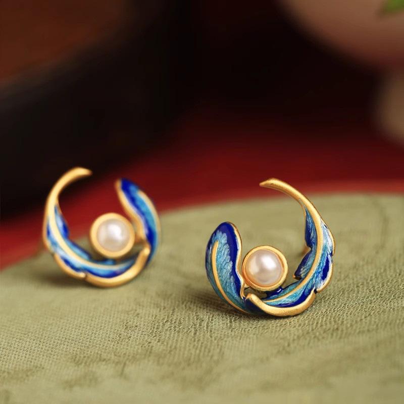 2026 New China-Chic Painted Oil Feather Earrings for Women High End Fashion Design Elegant Pearl Court Style Enamel Zircon
2026 New China-Chic Painted Oil Feather Earrings for Women High End Fashion Design Elegant Pearl Court Style Enamel Zircon