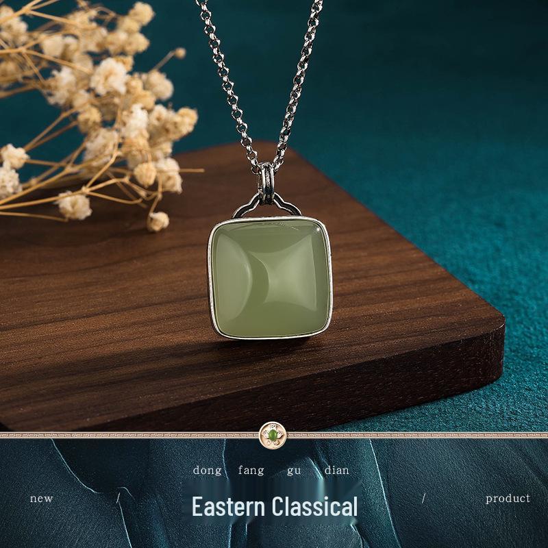 Aieryuan Retro Thai Silver Necklace with Inlaid Imitation Hetian Jade Pendant Electroplated Thai Silver Craft
Aieryuan Retro Thai Silver Necklace with Inlaid Imitation Hetian Jade Pendant Electroplated Thai Silver Craft