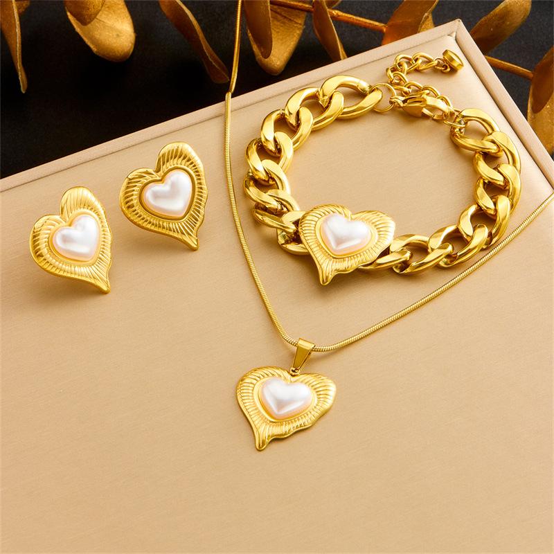 Gold Pearl in Heart Frame Jewelry Set Necklace Bracelet Earrings золотой
Gold Pearl in Heart Frame Jewelry Set Necklace Bracelet Earrings золотой